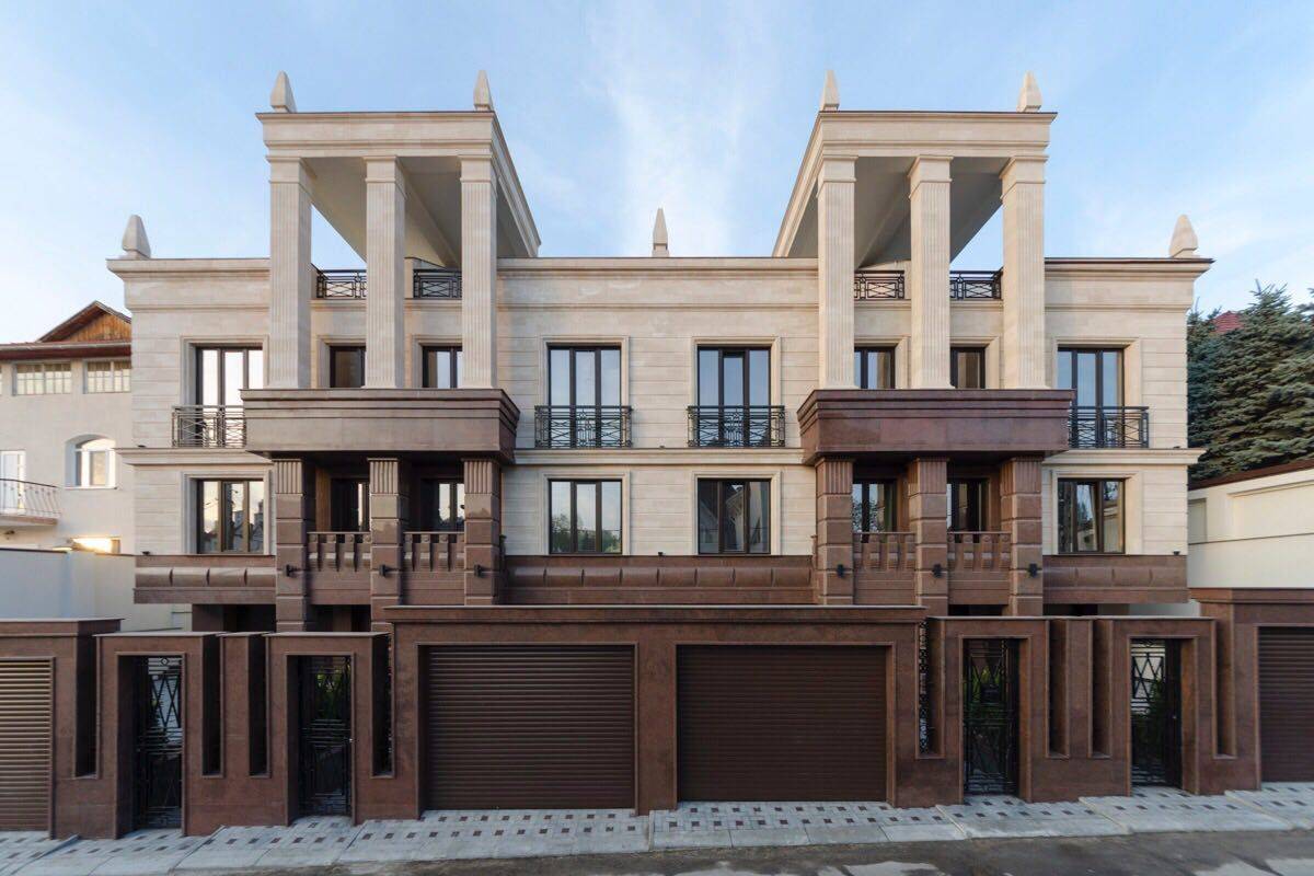 Royal Lake Residence